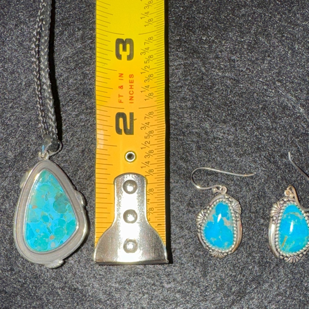 Stauer Turquoise and Silver Pendant Necklace and Earring Set. - Picture 3 of 5